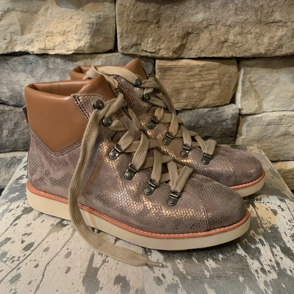 BIONICA Natick Taupe Snakeskin Metallic Hiking Boots 7.5 - Picture 10 of 10